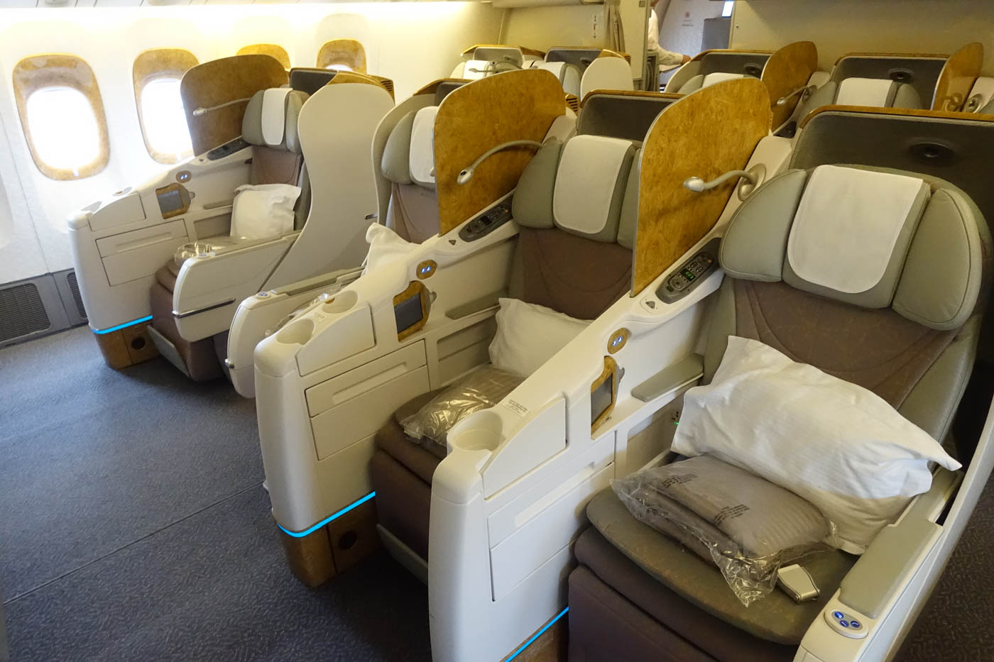 Review Emirates 777 First Class Hong Kong To Dubai