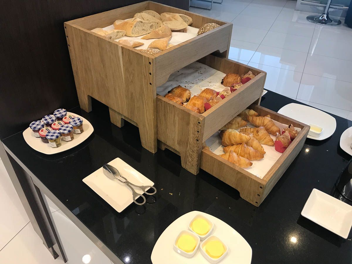 Review: Etihad First/Business Lounge Paris Airport