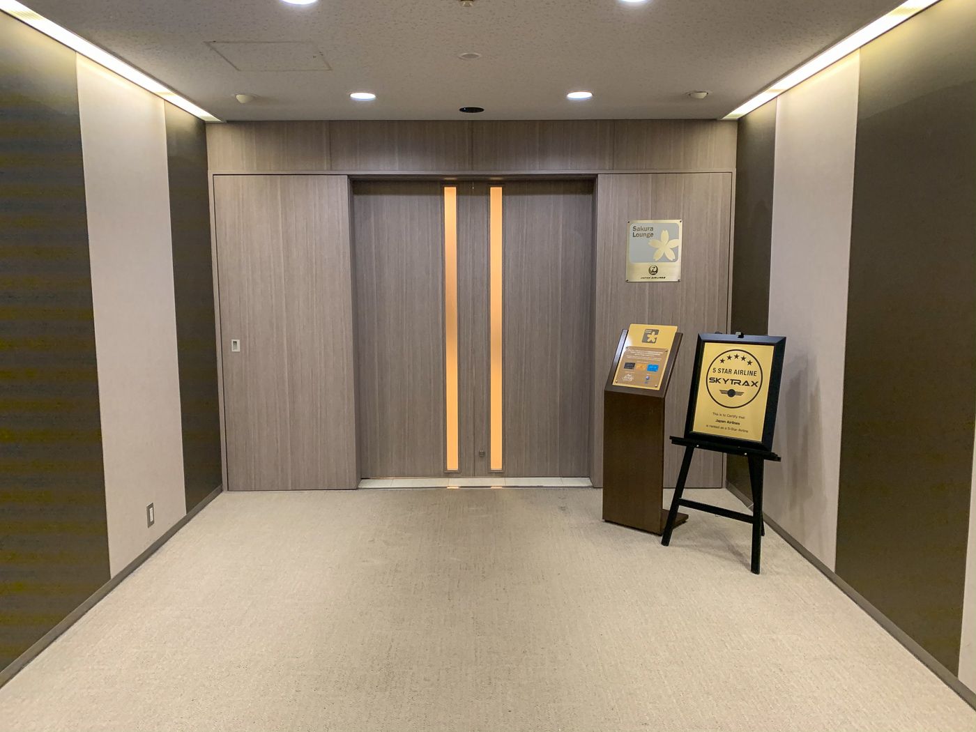 Review: Osaka Kansai JAL Sakura Lounge