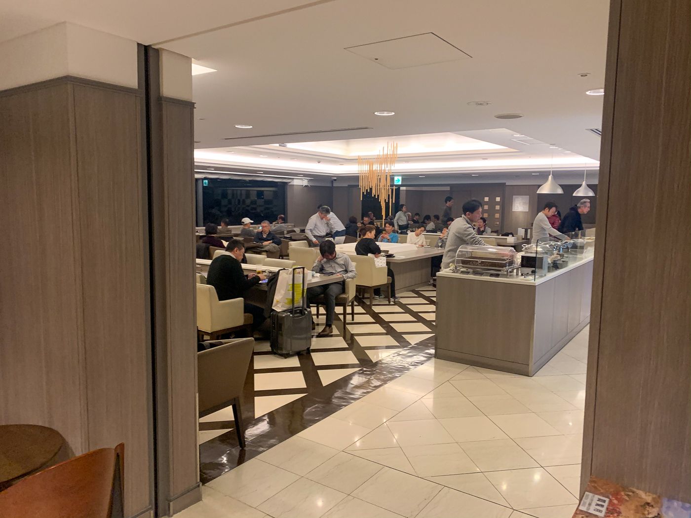 Review: Osaka Kansai JAL Sakura Lounge