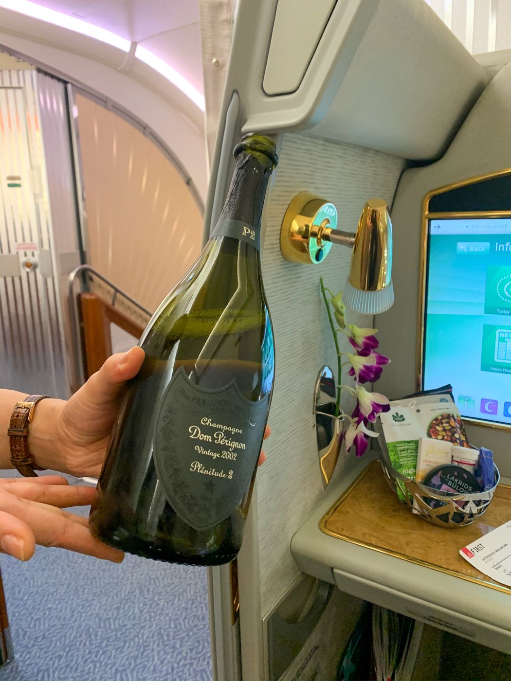 Review: Emirates EK317 A380 First Class Osaka to Dubai