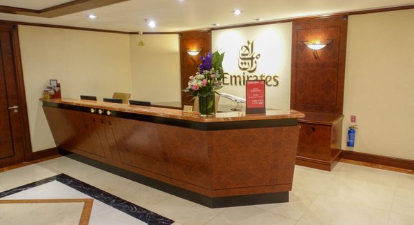 Review: Emirates Business / First Lounge Hong Kong
